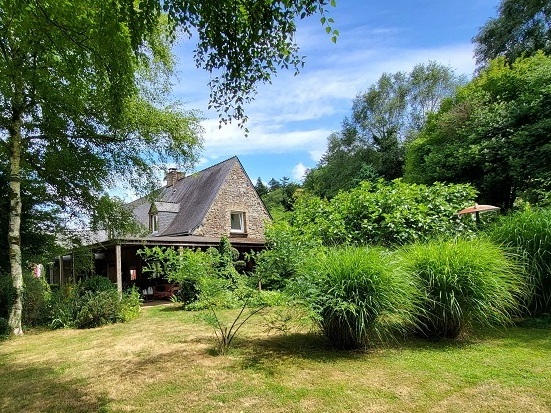 Maison 7 Pièces + Gîte + Jardins Fleuris Exceptionnels 56460 Saint-Guyomard